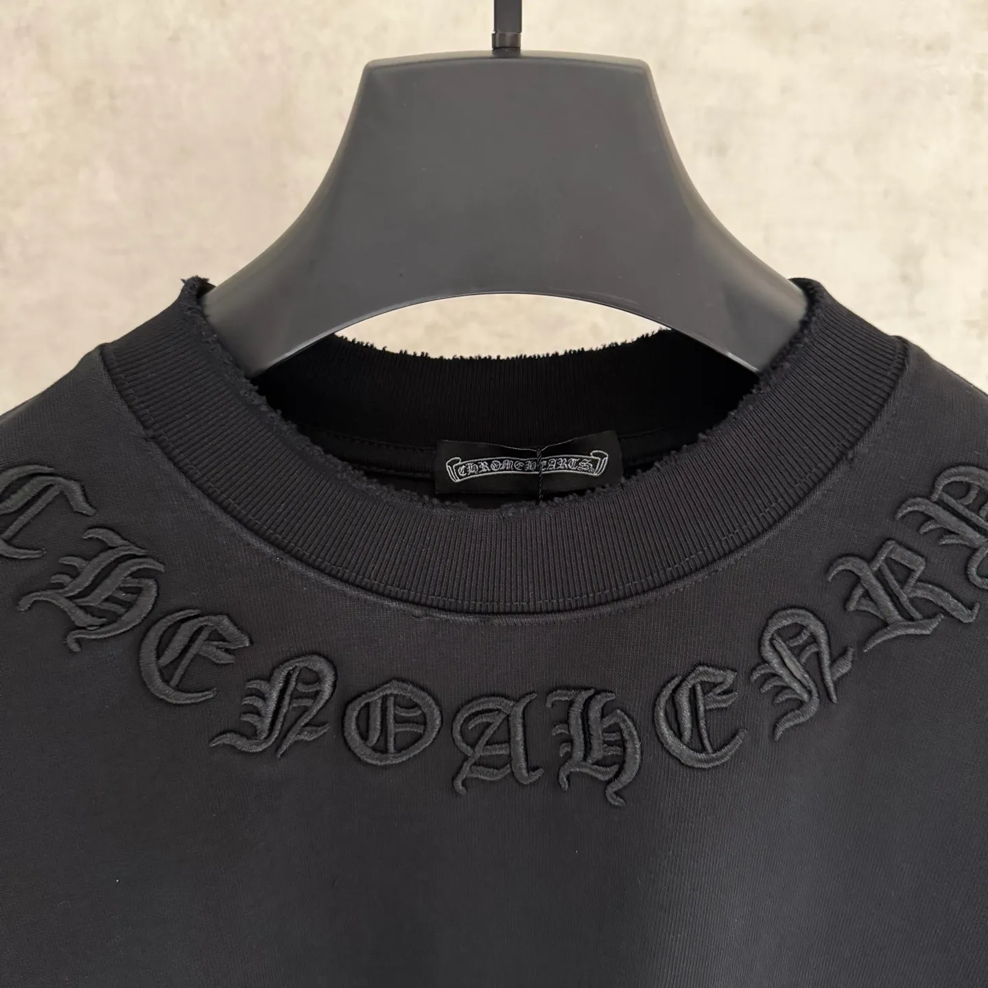 🅿️350 [Strict quality control] CH Crow Heart's new appliqué embroidered long-sleeved sweatshirt T-shirt. Heavy 340g double yarn fabric. Wash the whole garment twice. Frayed and torn on all four sides. Heavy fabric. The neckline is made of icy Salona. Loose fit. Deep, wide and stylish. No deformation or shrinkage. Color: 3 colors, black, white and gray. Size: M-2xl